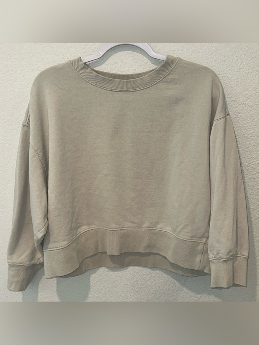 H&M Cream Sweatshirt - Size XS